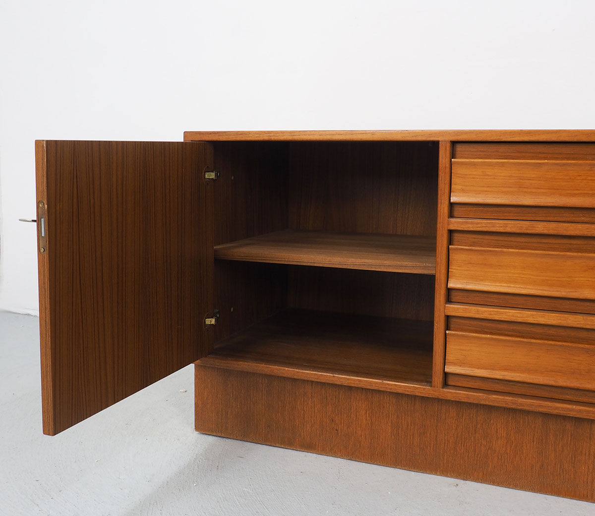 Enfilade vintage en teck allemand avec tiroirs, années 1960