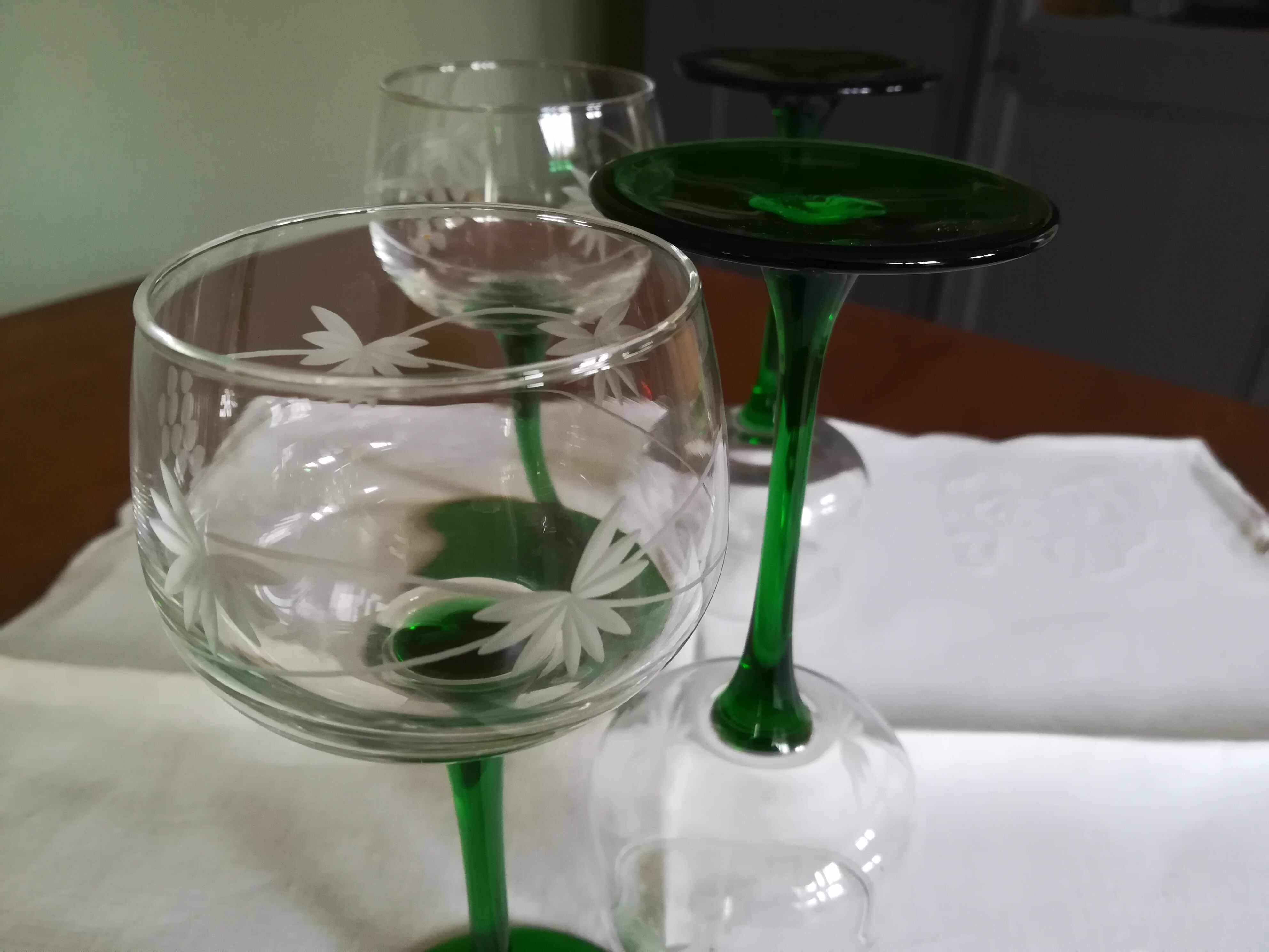4 engraved Alsace wine glasses green feet