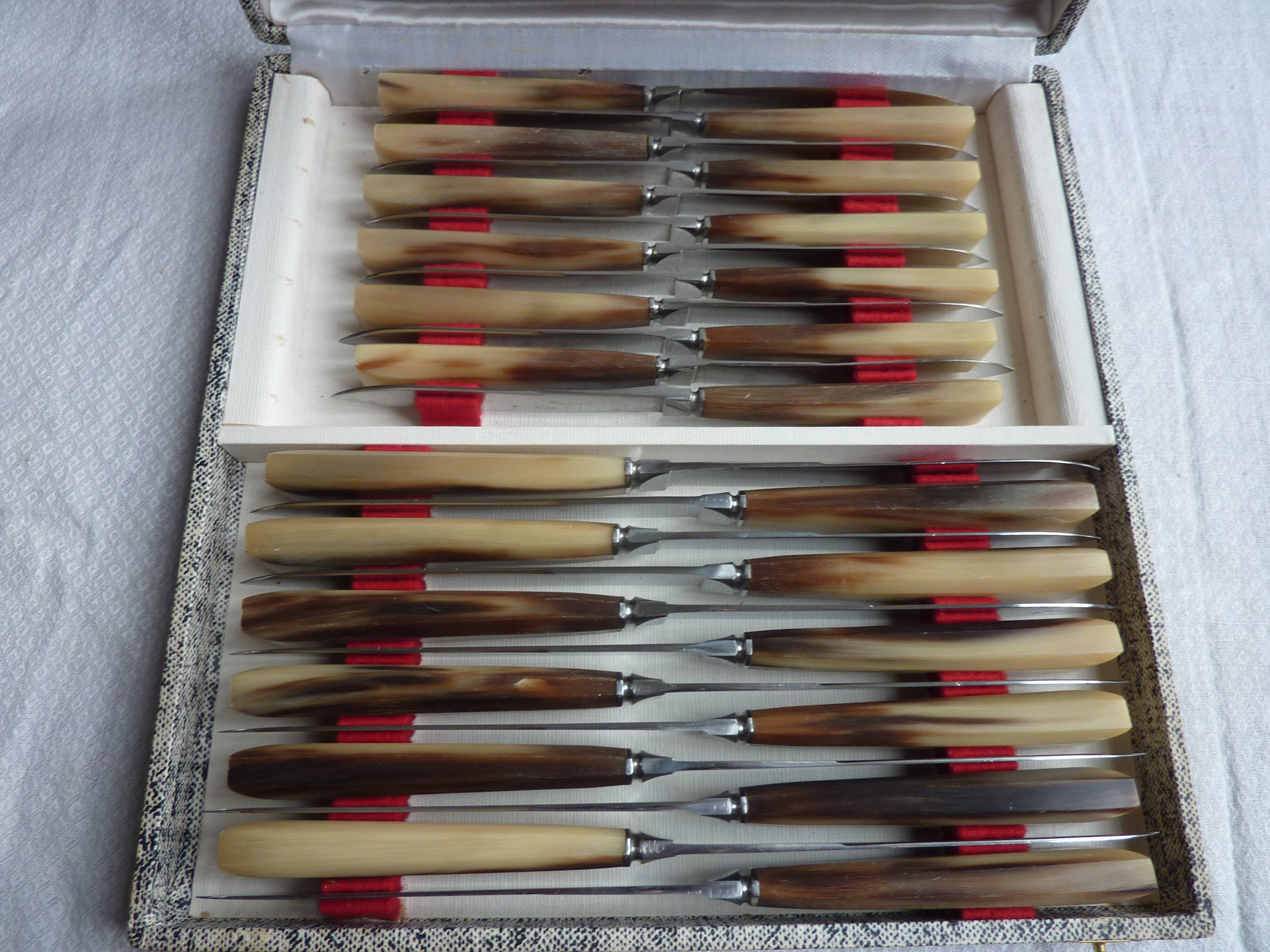 Art Deco horn walking knife set (2 knives, 12 large and 12 small)
