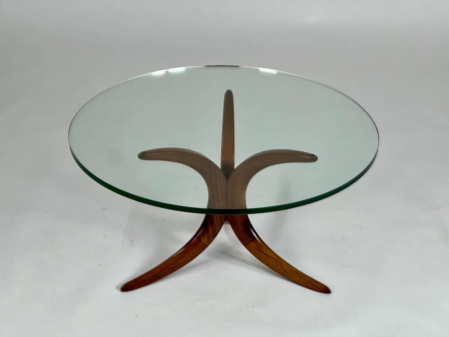 Table basse ronde en teck et verre, années 60