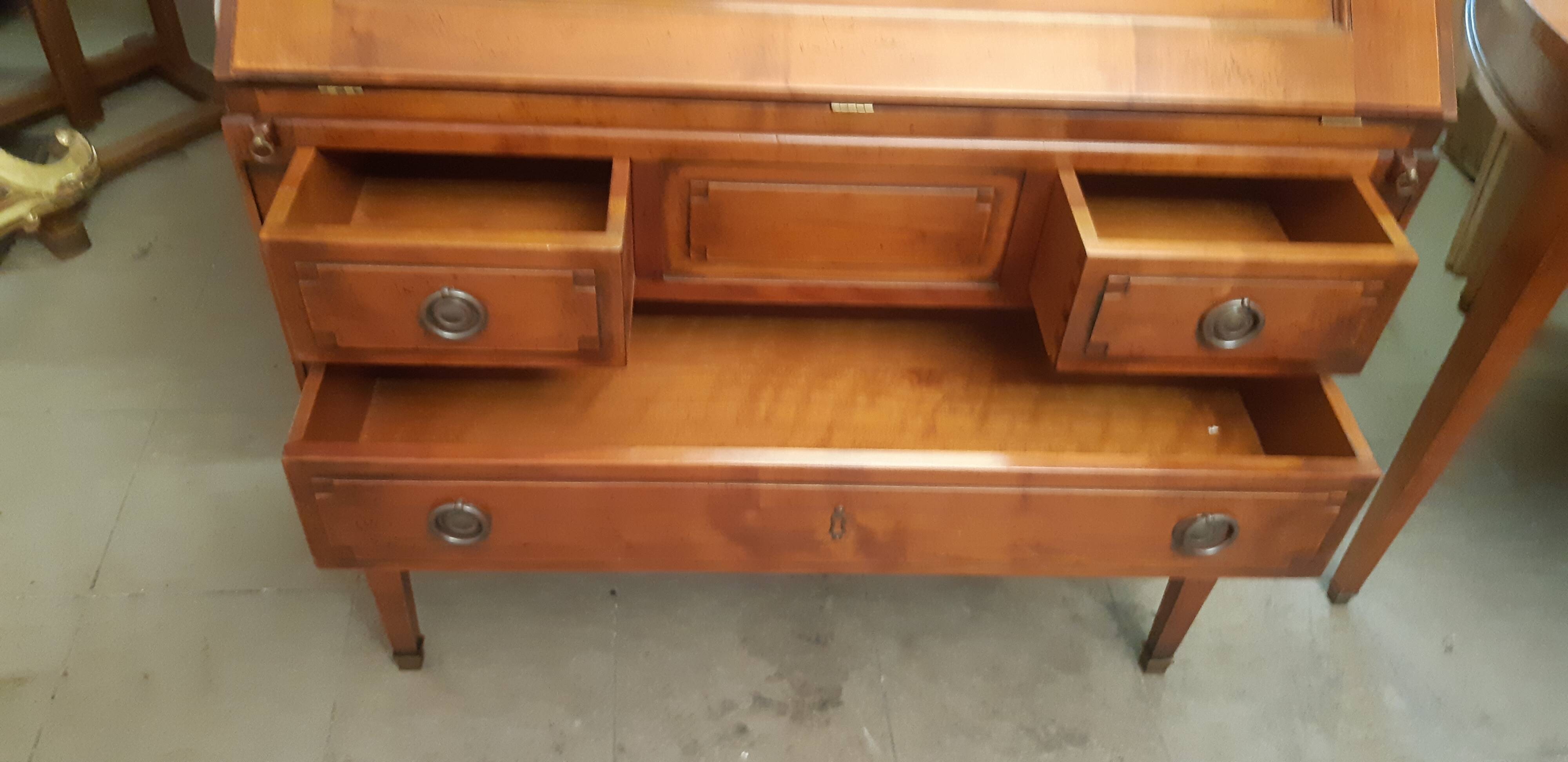 Sloping secretary, Louis XVI style donkey back desk, very good 20th century copy