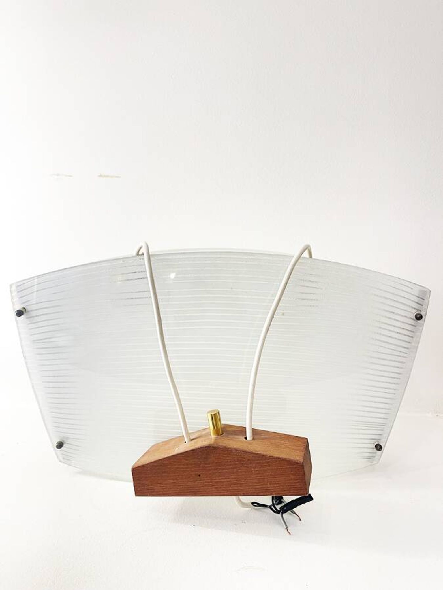 Suspension scandinave verre strié et teck, 1960