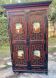 Armoire ancienne peinte à décor de scènes orientales