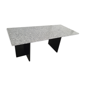 Table granit gris sur pieds laque