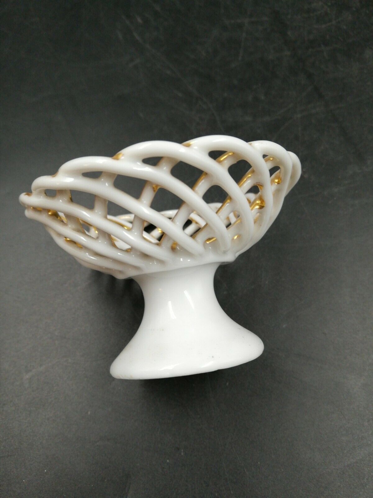 Malicorne earthenware opened basket