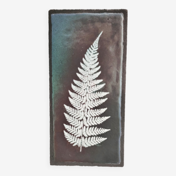 Enamelled lava plate with fern decoration