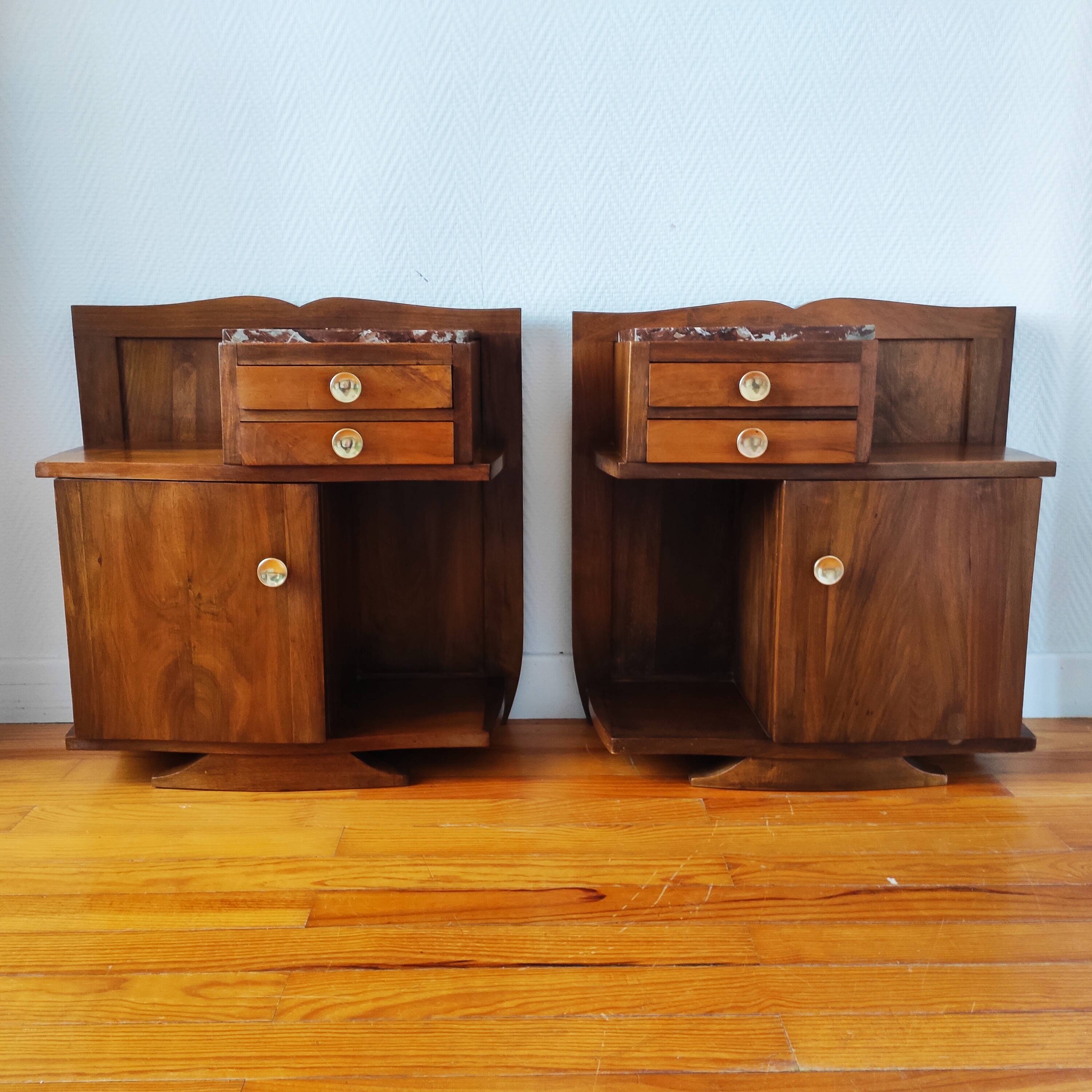Pair of Art Deco 1930 walnut bedside tables