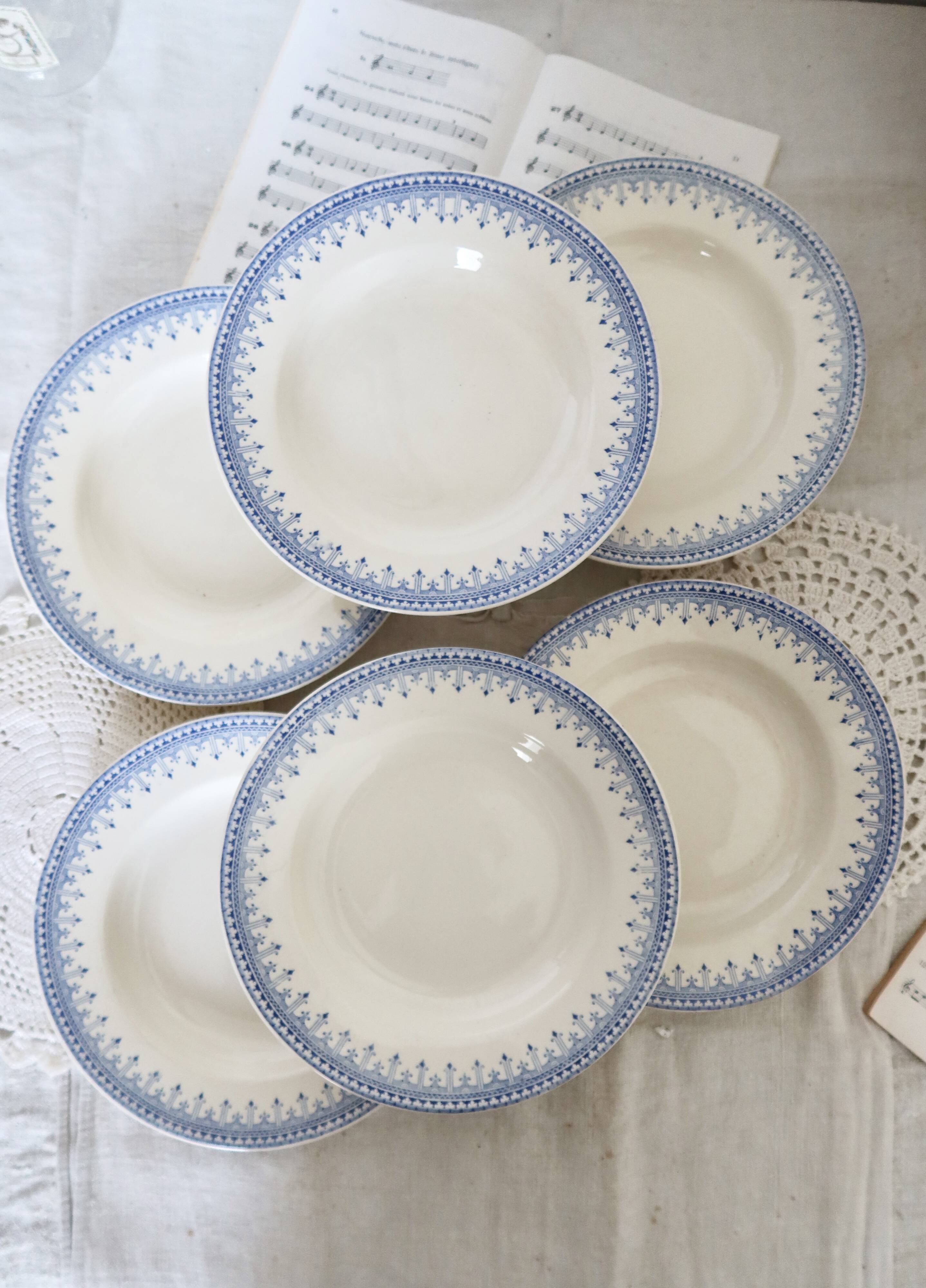 6 vintage ivory ironstone deep plates - Blue pattern