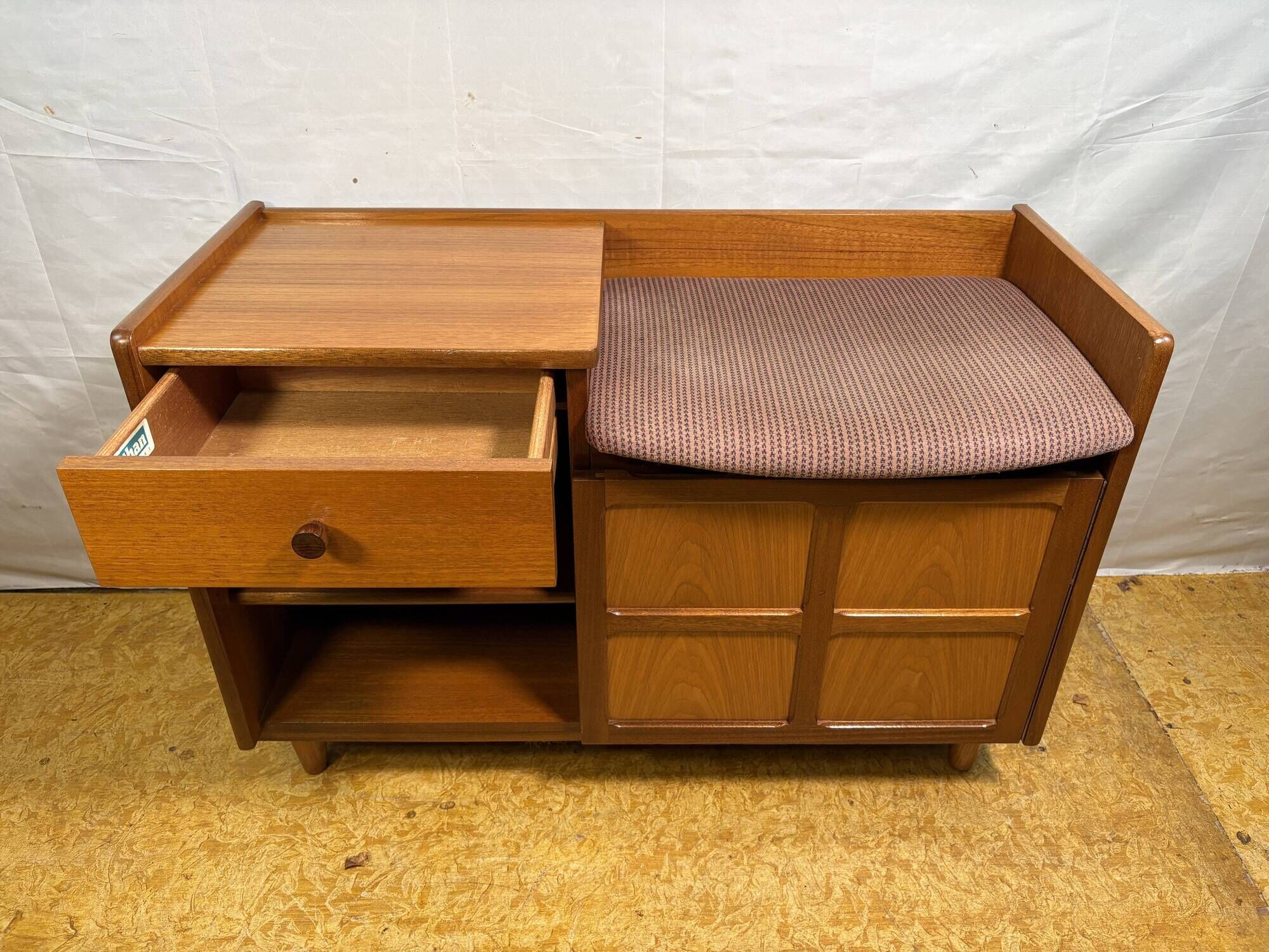 Mid-Century Retro Vintage Nathan Teak Telephone Seat – 1960s–1970s Stylish