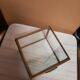 Boite vitrine en verre et laiton