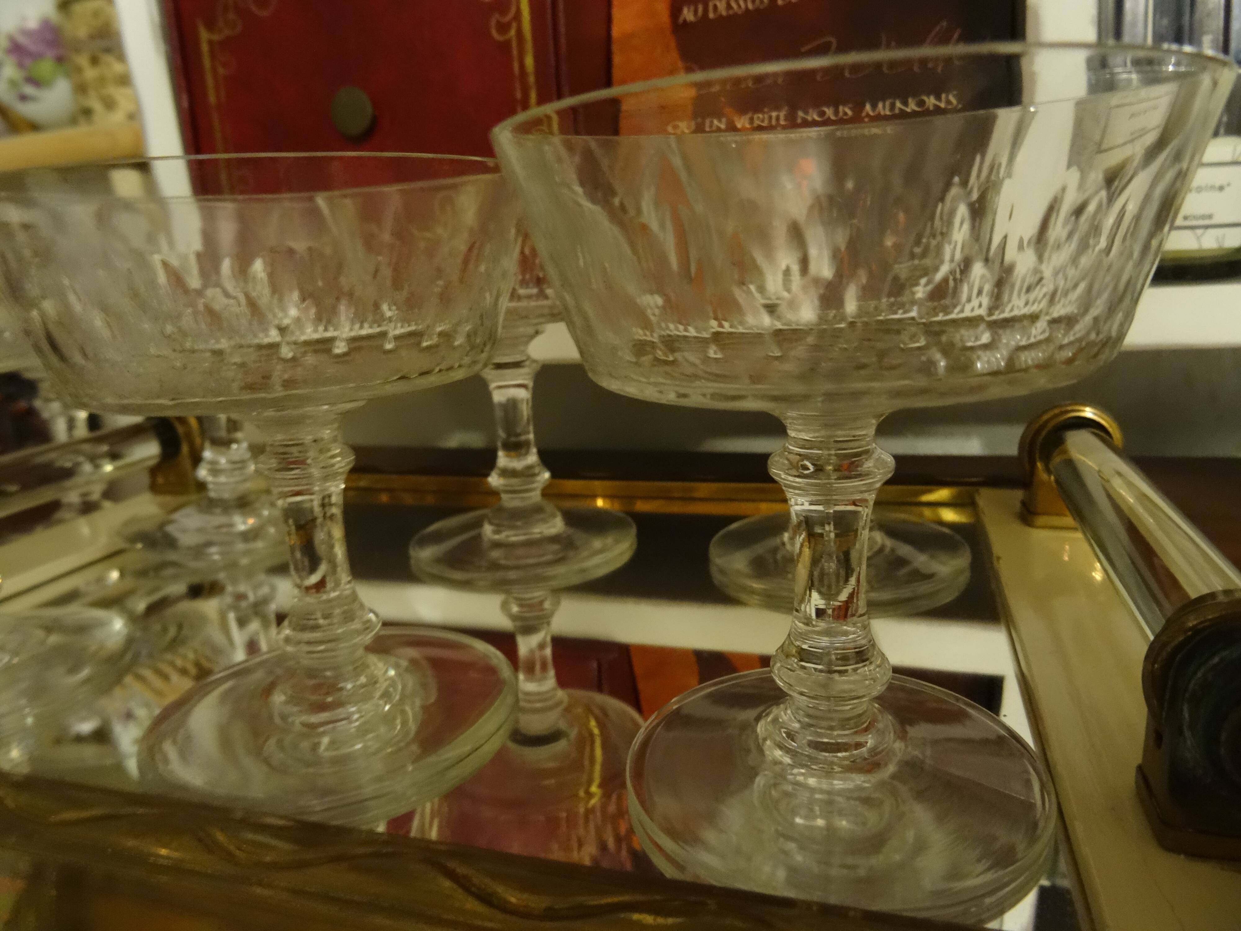 Elegant set of 8 Baccarat champagne cups