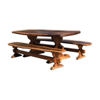 Table en bois de rose avec ses bancs