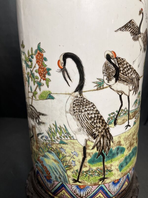 Vase rouleau en porcelaine décor grues et flore, Chine XIXème