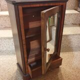 Armoire de poupée ancienne
