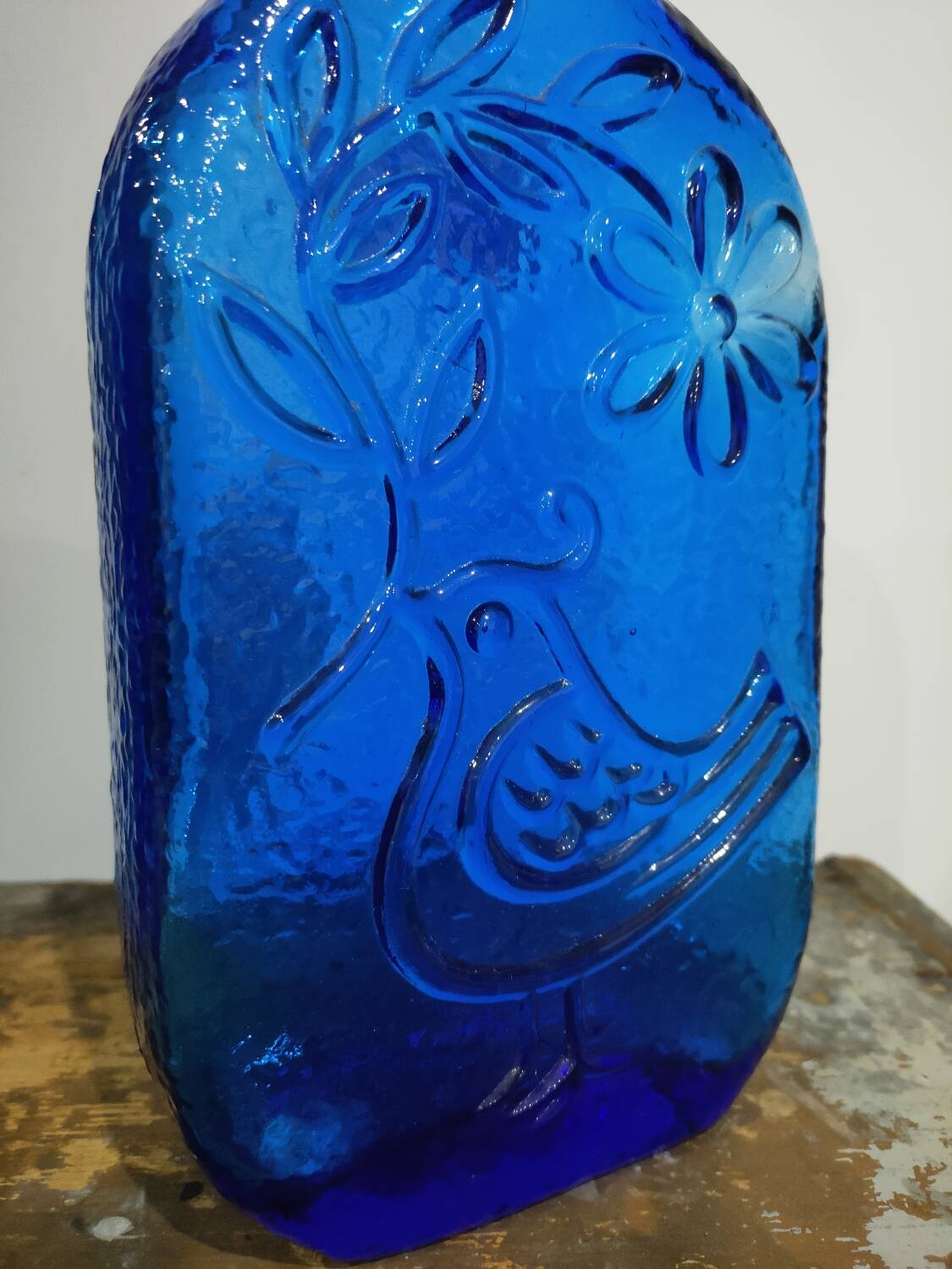 XXL cobalt blue bottle with embossed bird