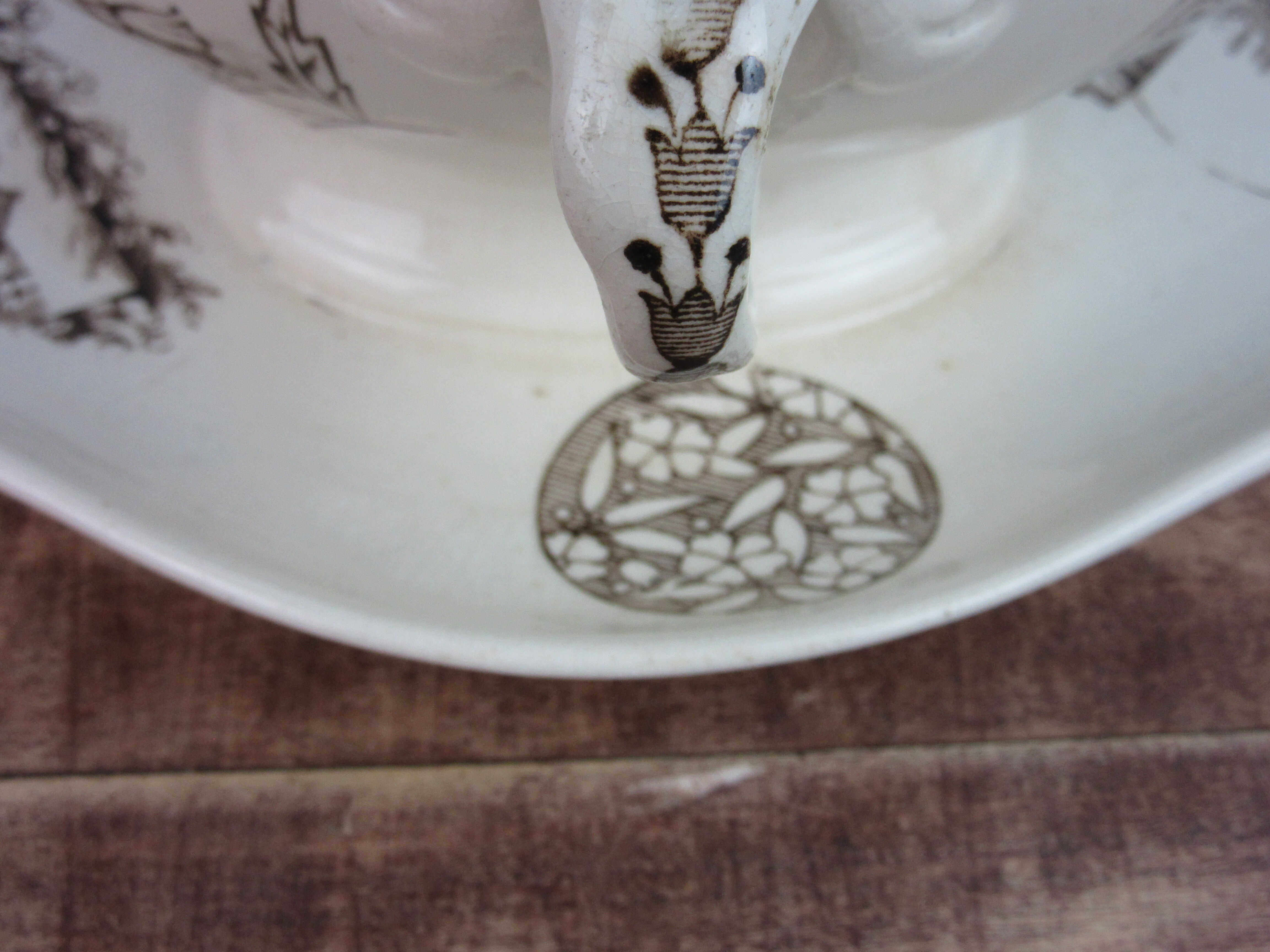 Saucière terre de fer, city landscapes