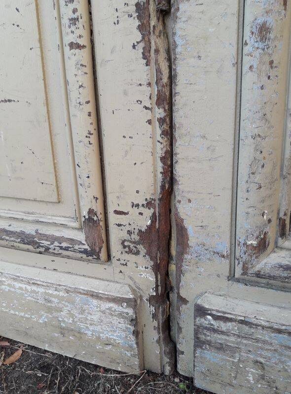 19th century double arched entrance door in oak with grilles and old glass