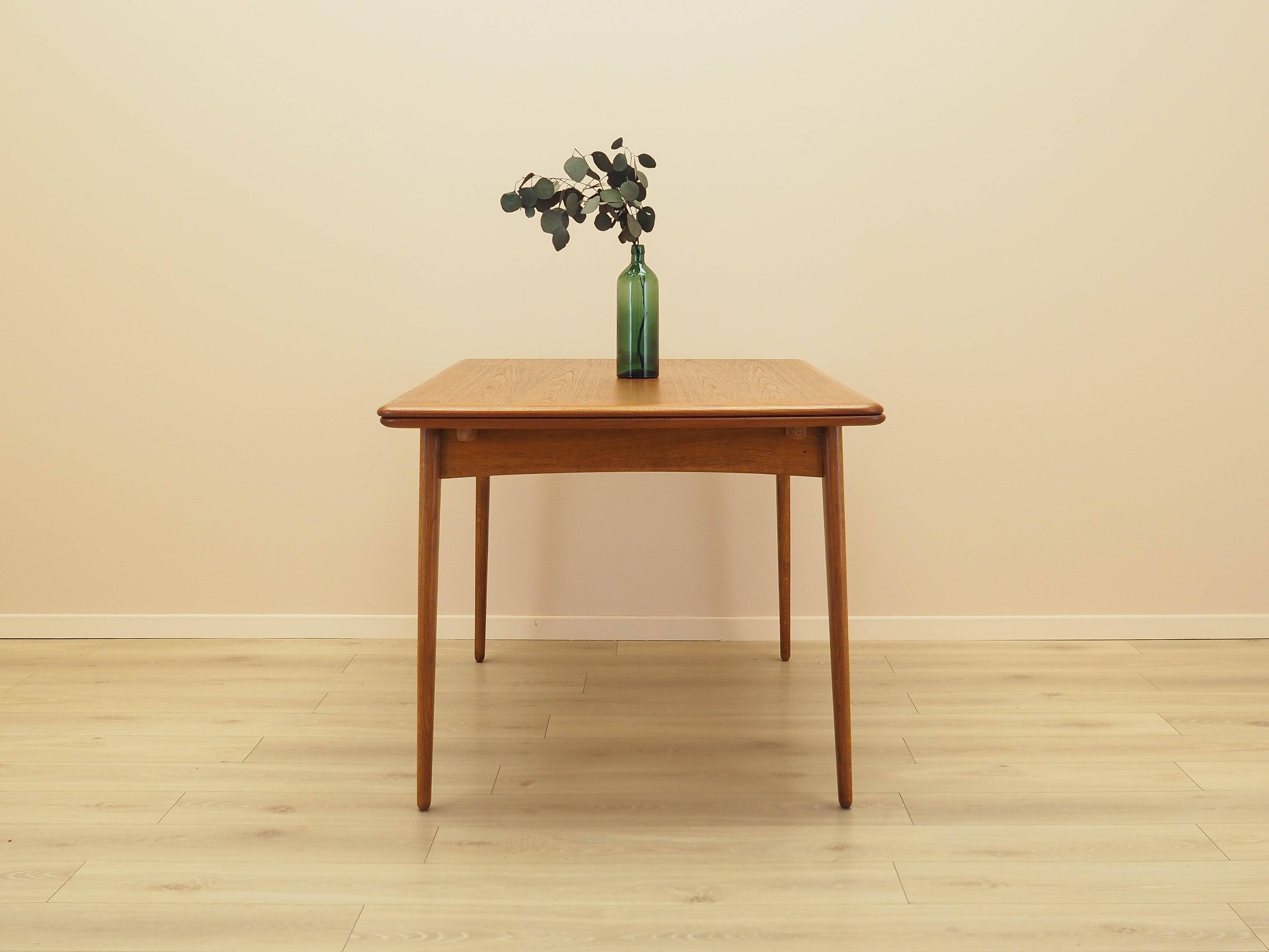Table en teck, design danois, années 1970, fabriquée au Danemark