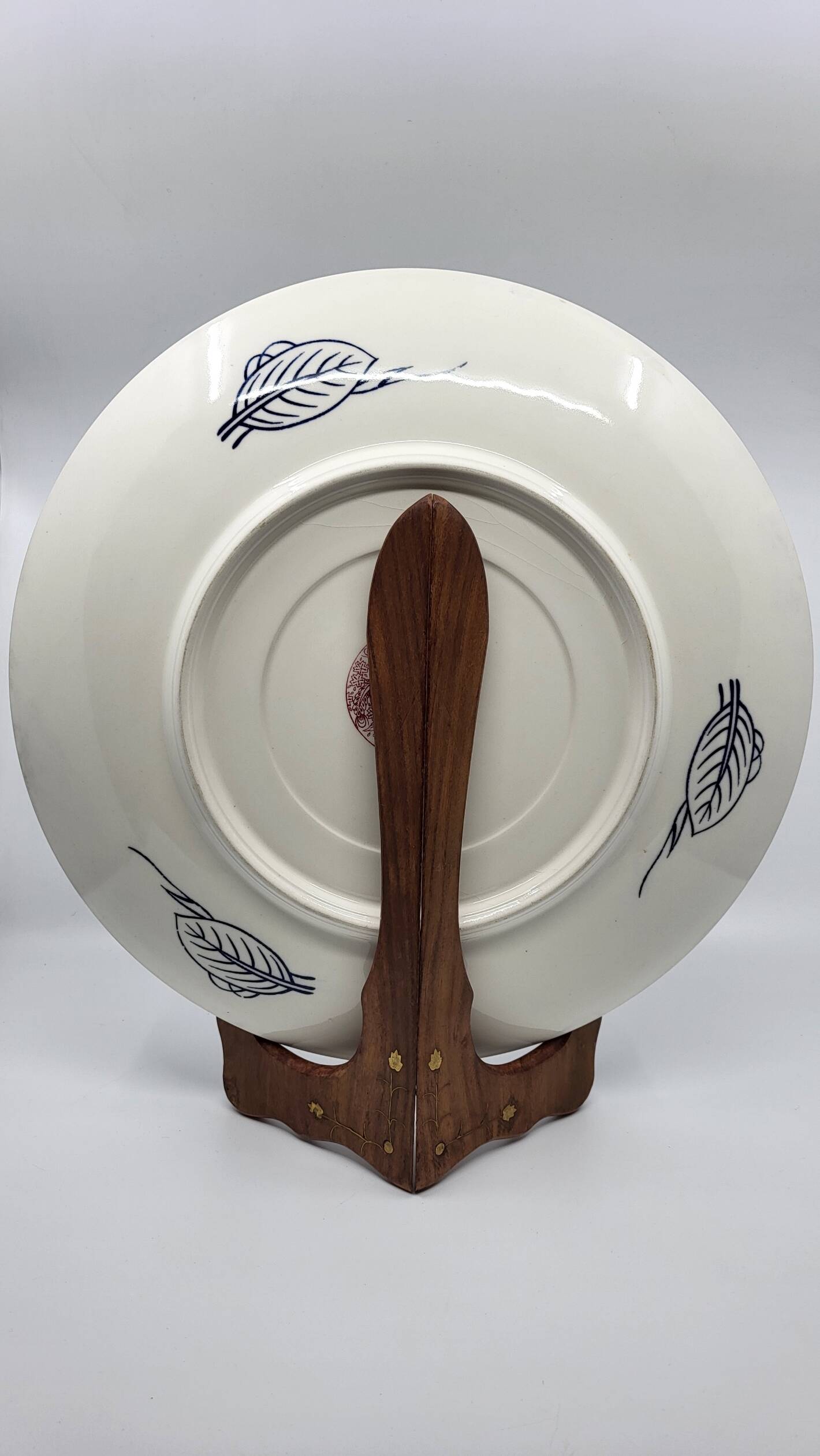 Large Chinese dish signed in Imari porcelain decorated with peacocks and flowers 1970 Vintage