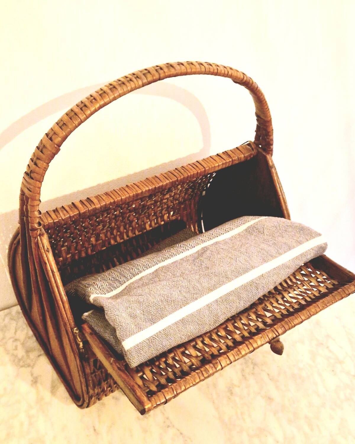 1960s wicker basket handbag
