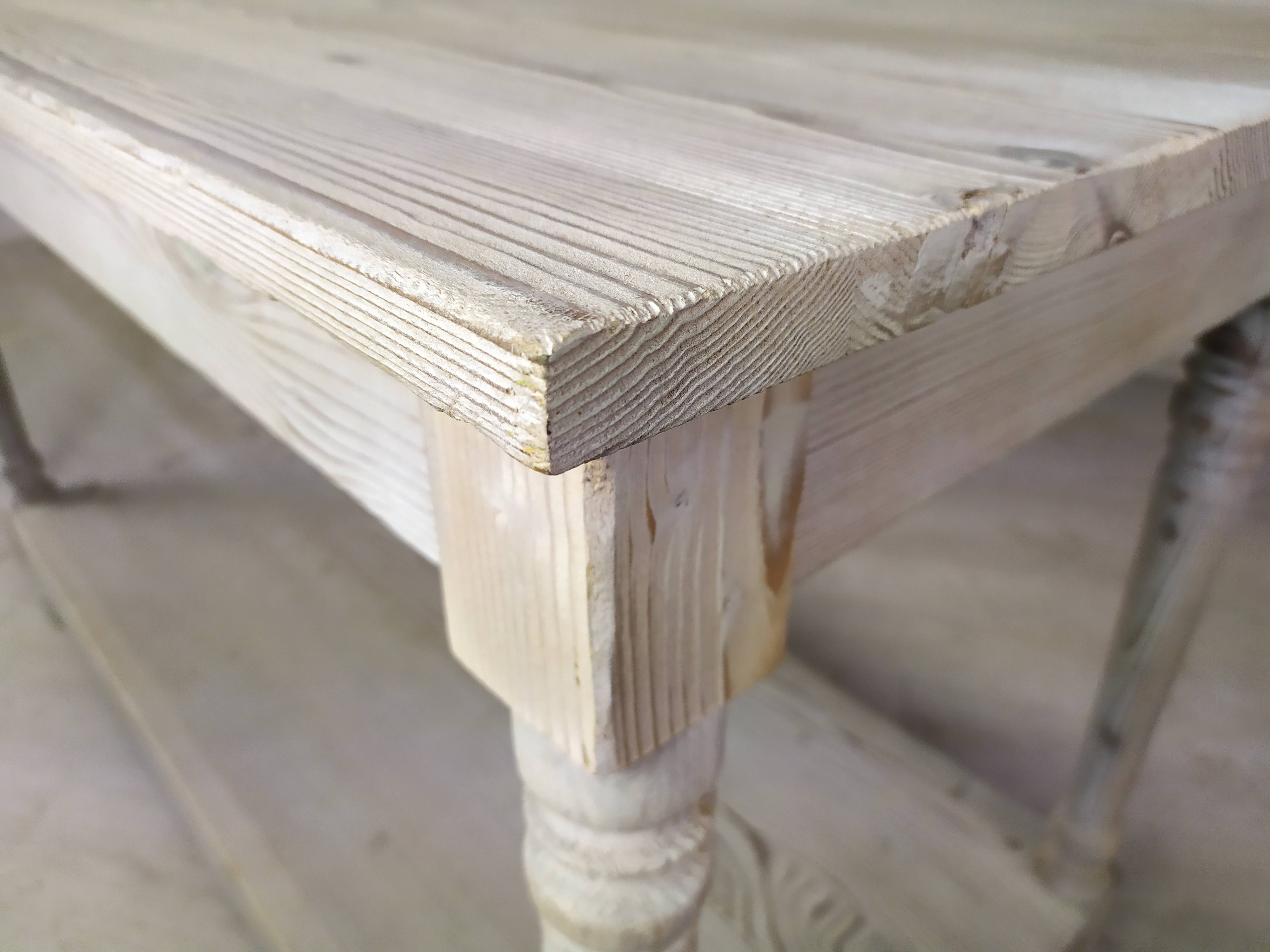 Table serving draper