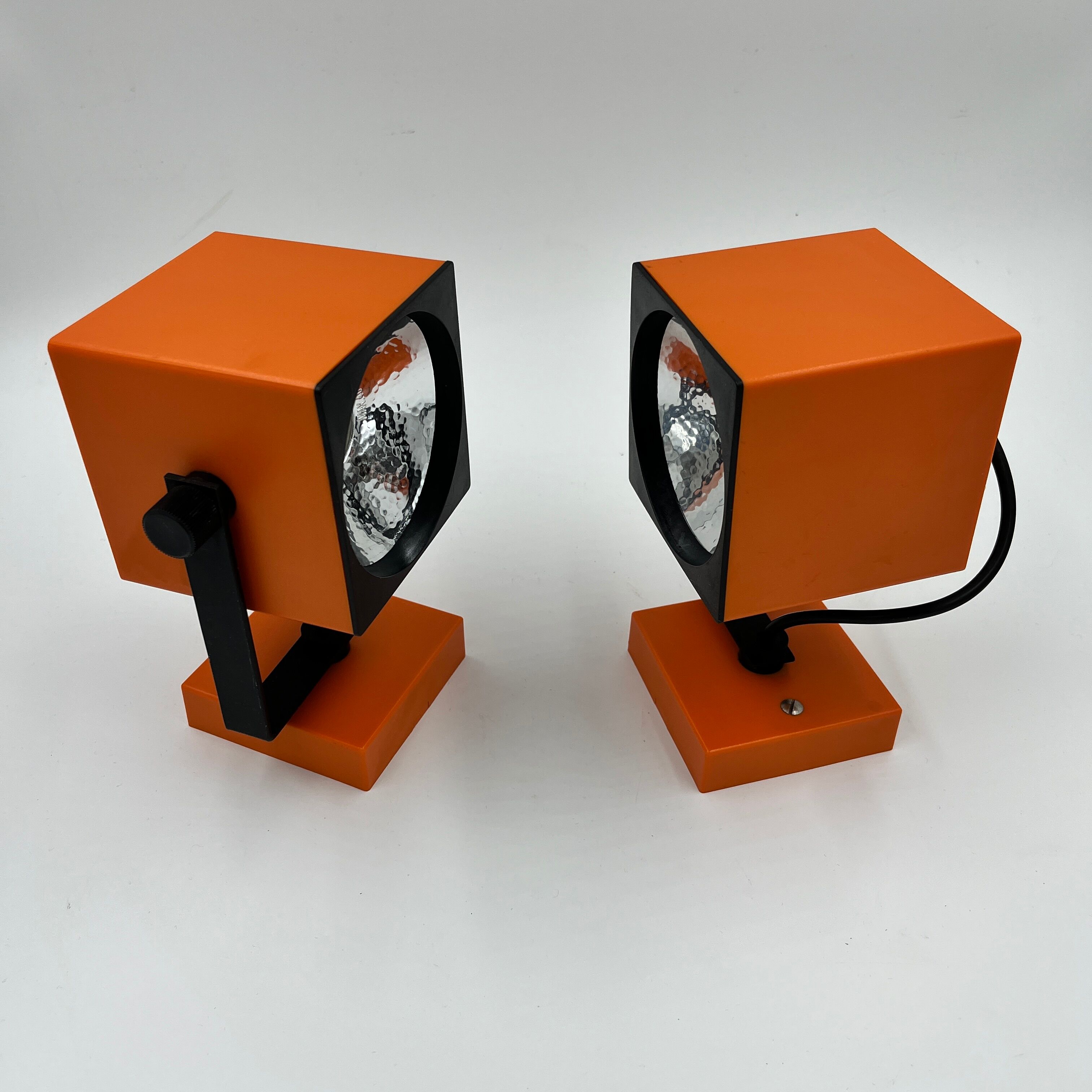 Set of two orange spots Philips NCS 109
