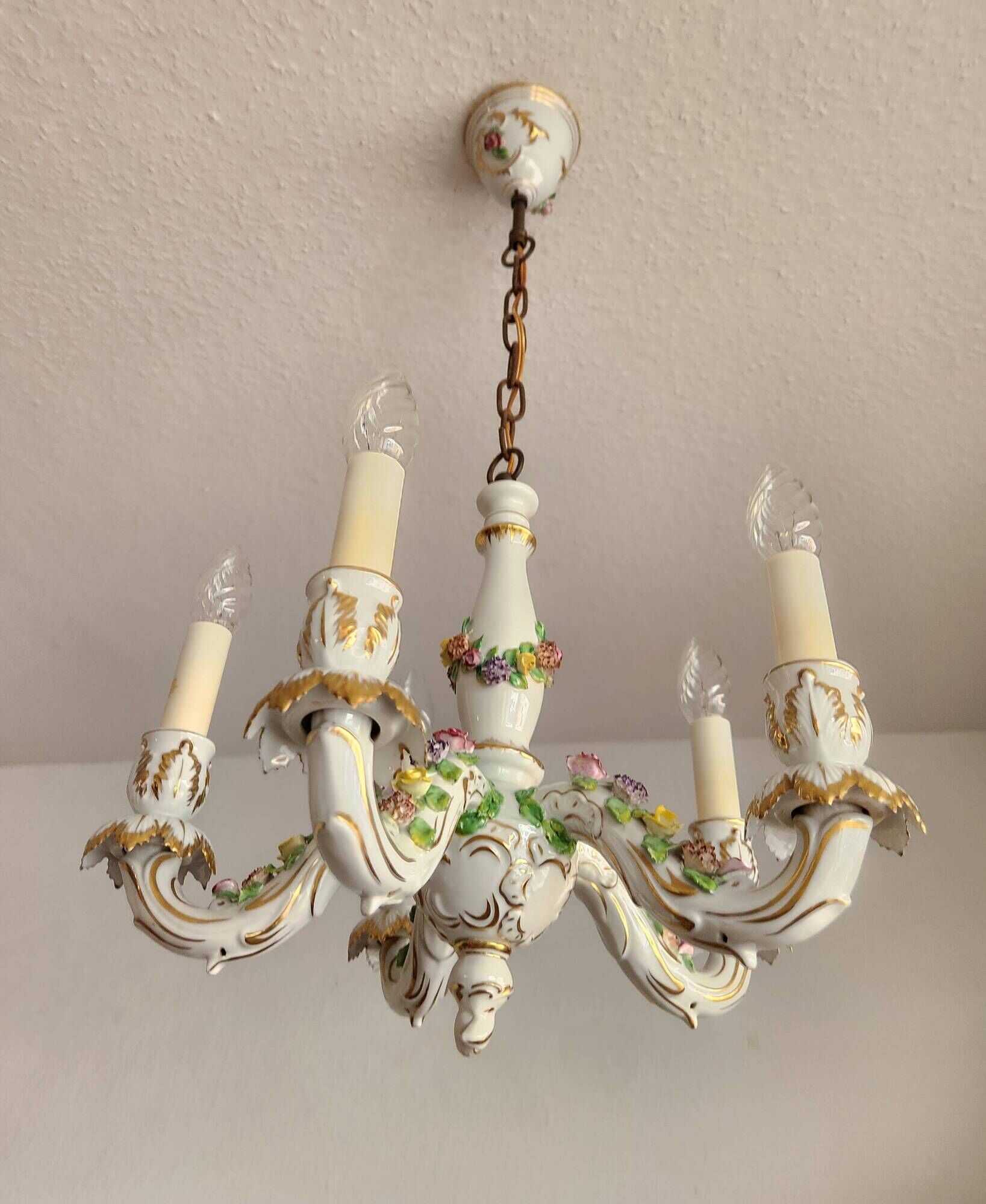 Handgeformt vergoldet vintage Porzellan Kronleuchter Capodimonte 1960er