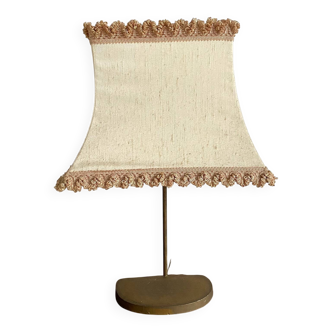 Retro lamp with pagoda lampshade