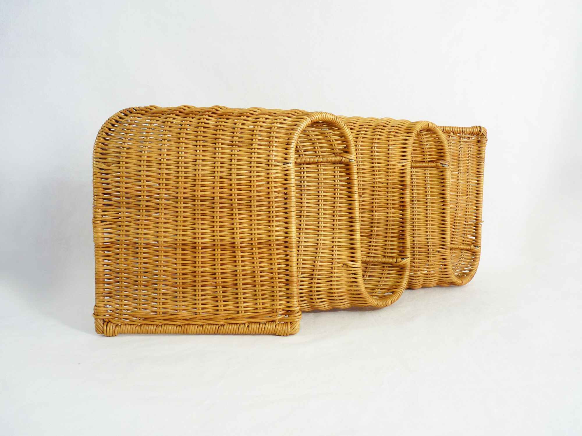 Magazine holder  in rattan wicker, wave shape 70s