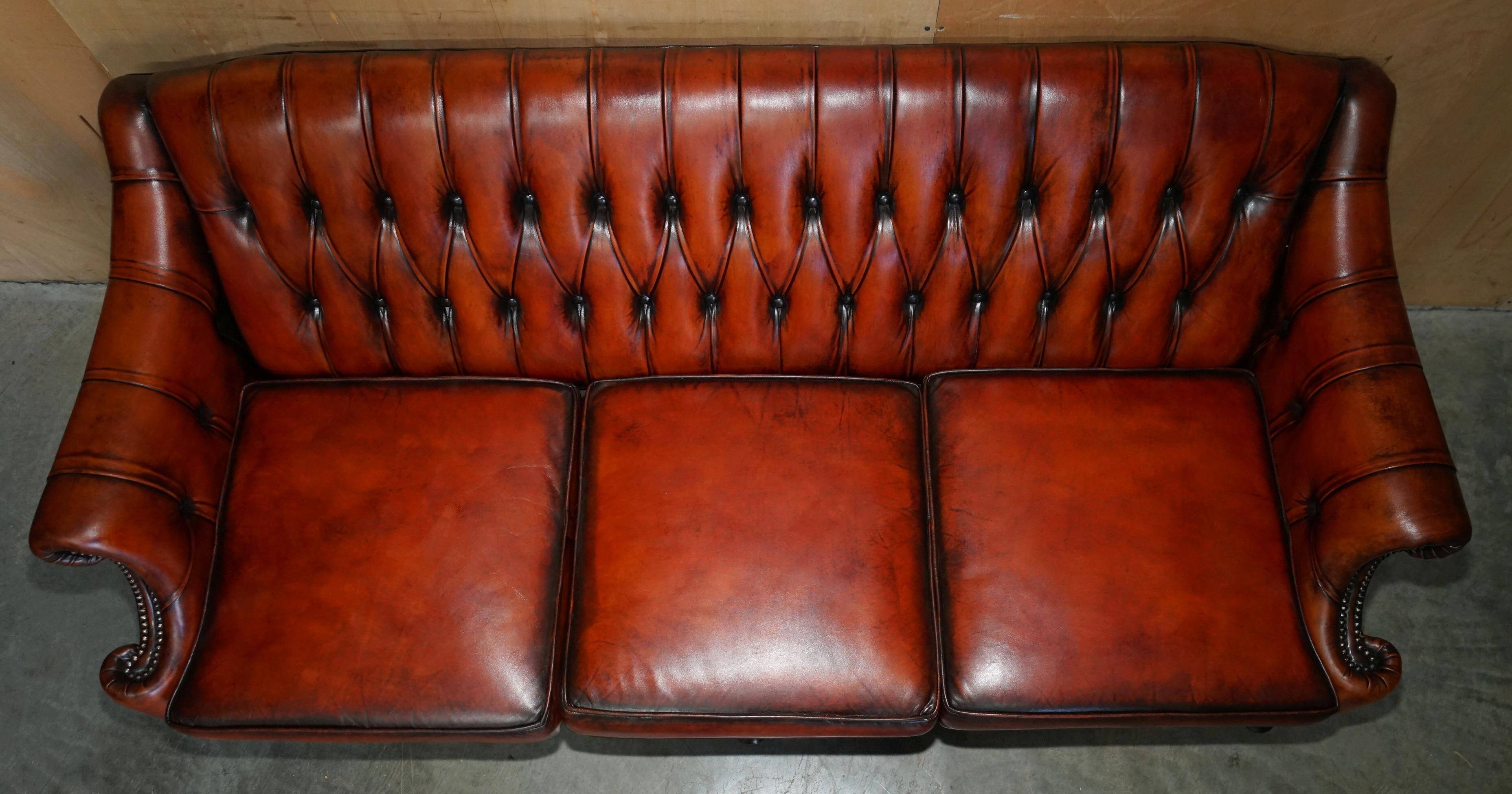 Chesterfield Club 3-seater canapé restored in Mid-Century Modern style leather