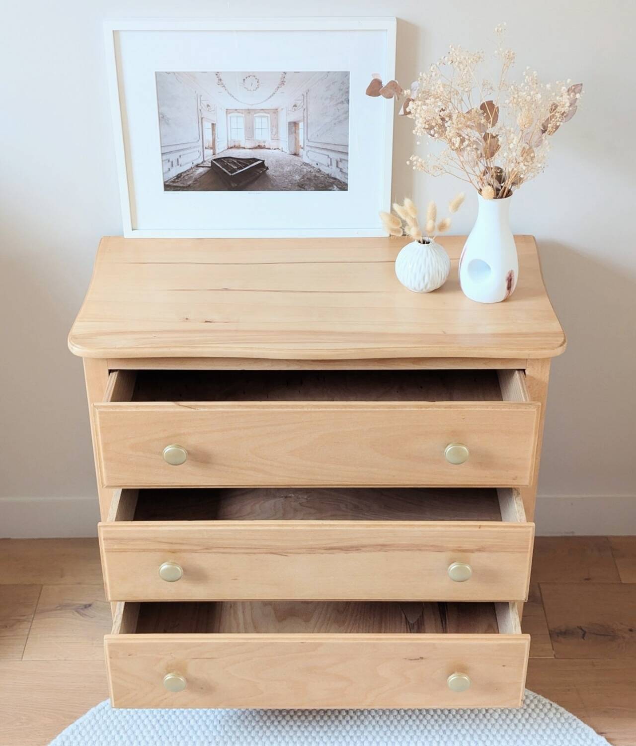 Commode vintage en bois blond, rénovée
