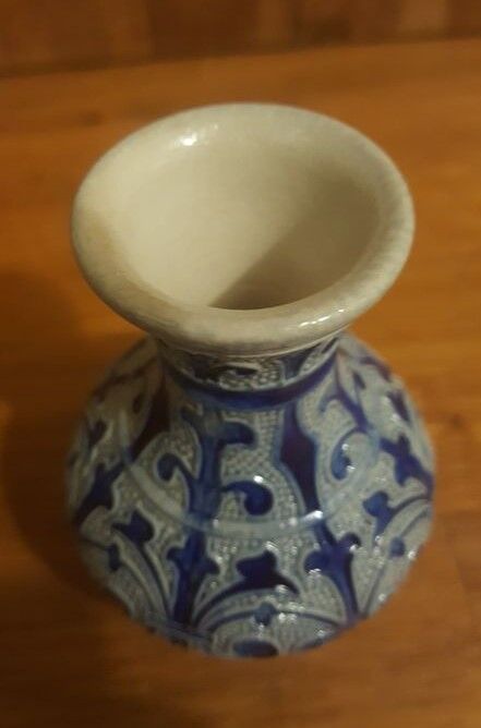 Sandstone vase with Alsace salt