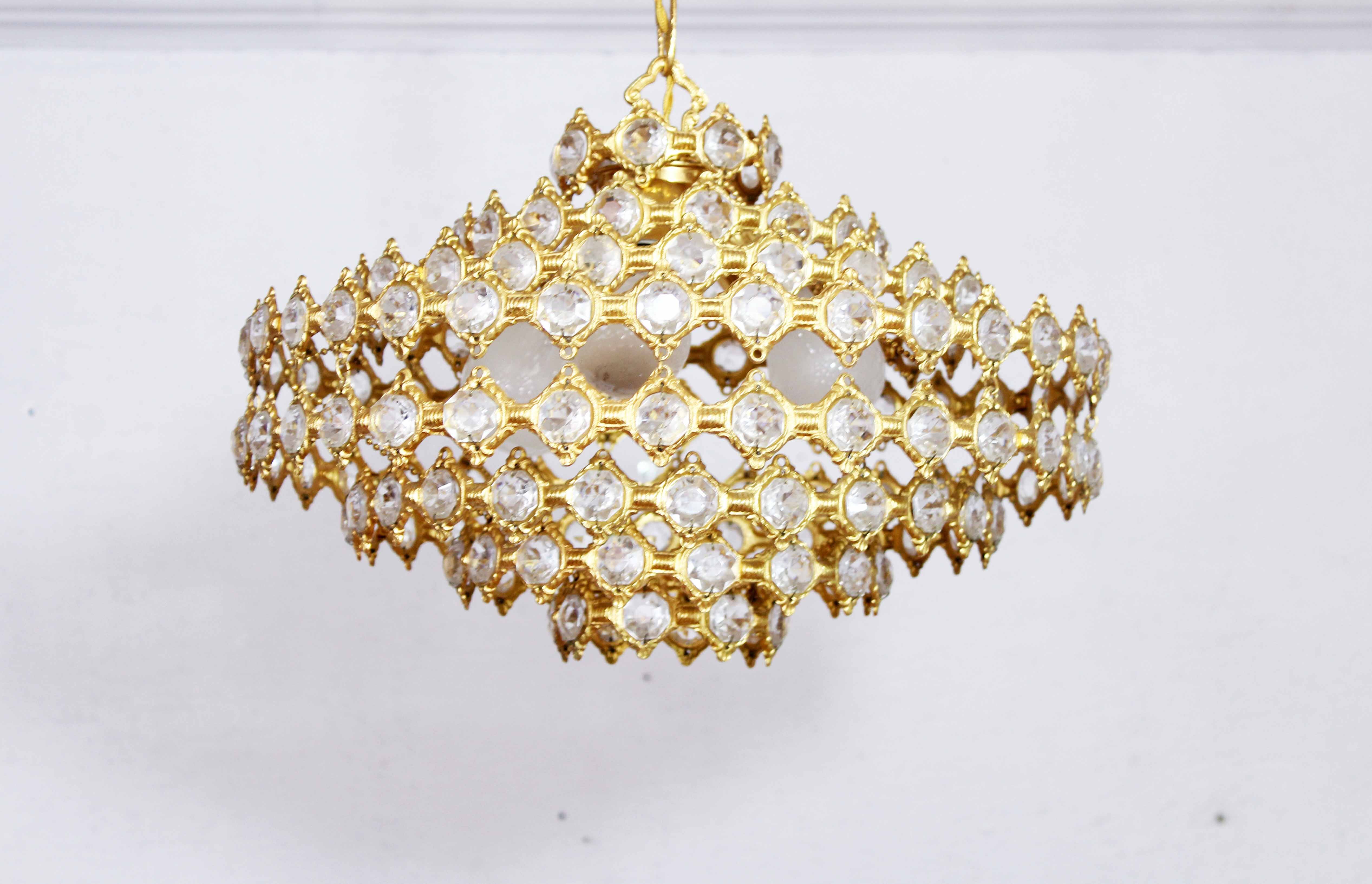 Palwa chandelier in crystal and brass
