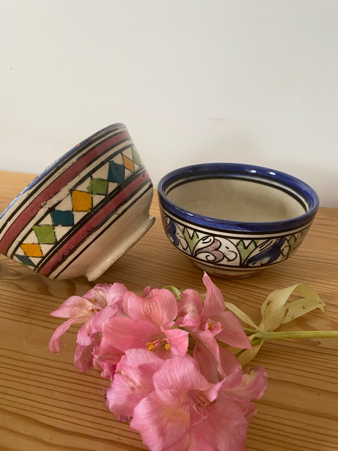 2 bowls signed Moroccan craftsmanship.