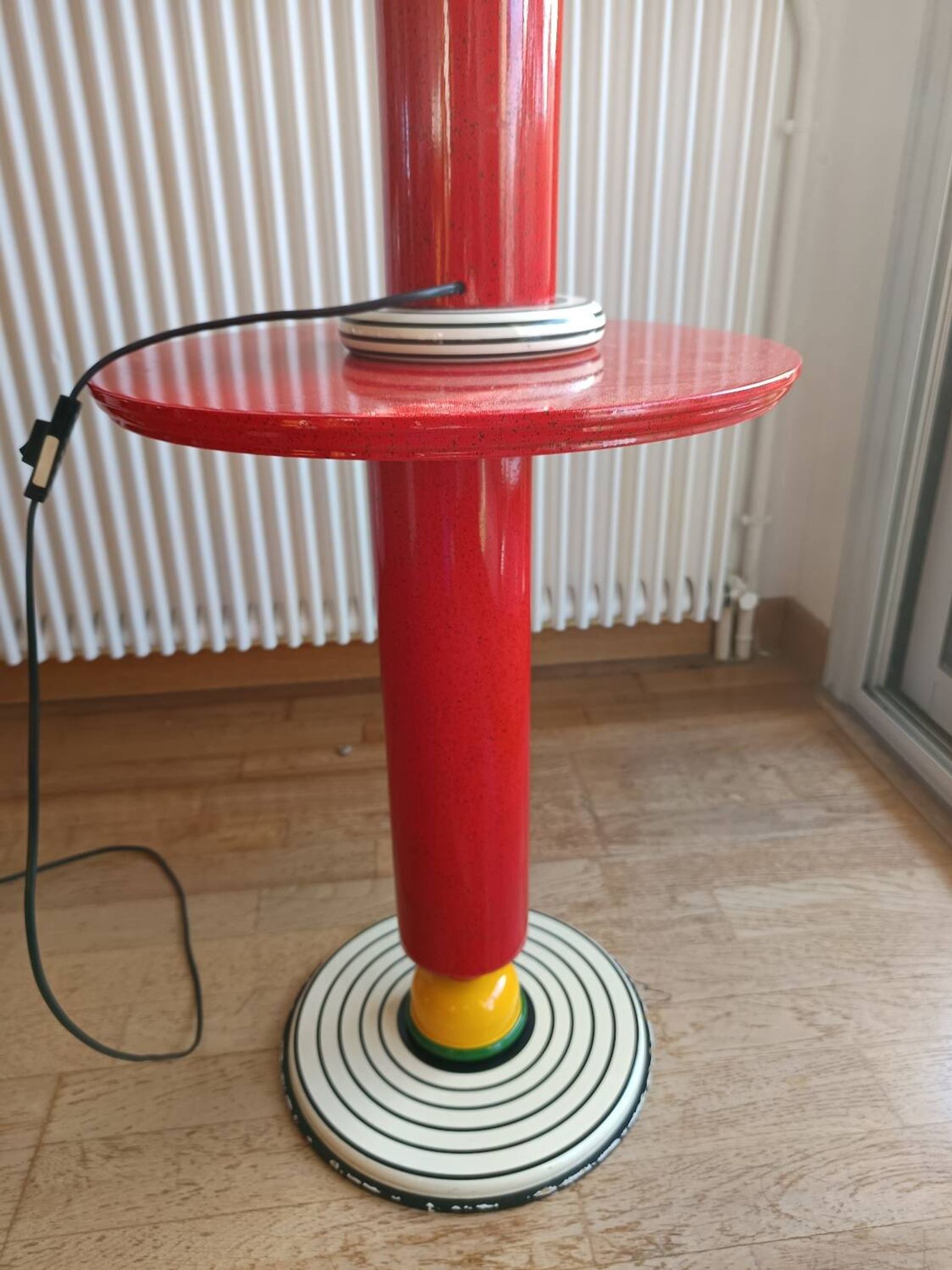 Guéridon et lampe laqués d'Olivier Vilatte