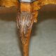 Banc ancien en cuir et noyer burr, style victorien