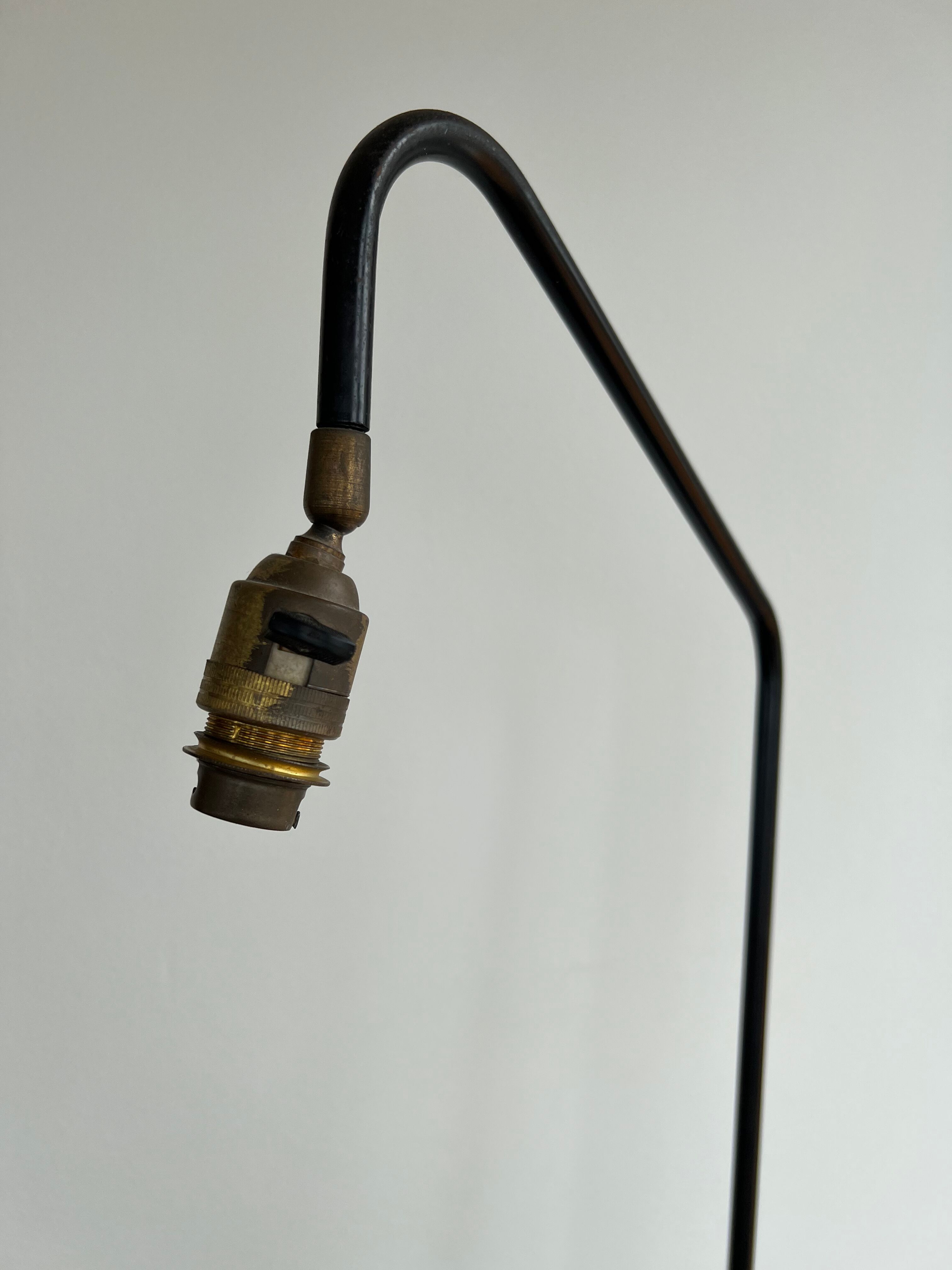 Tripod floor lamp stand