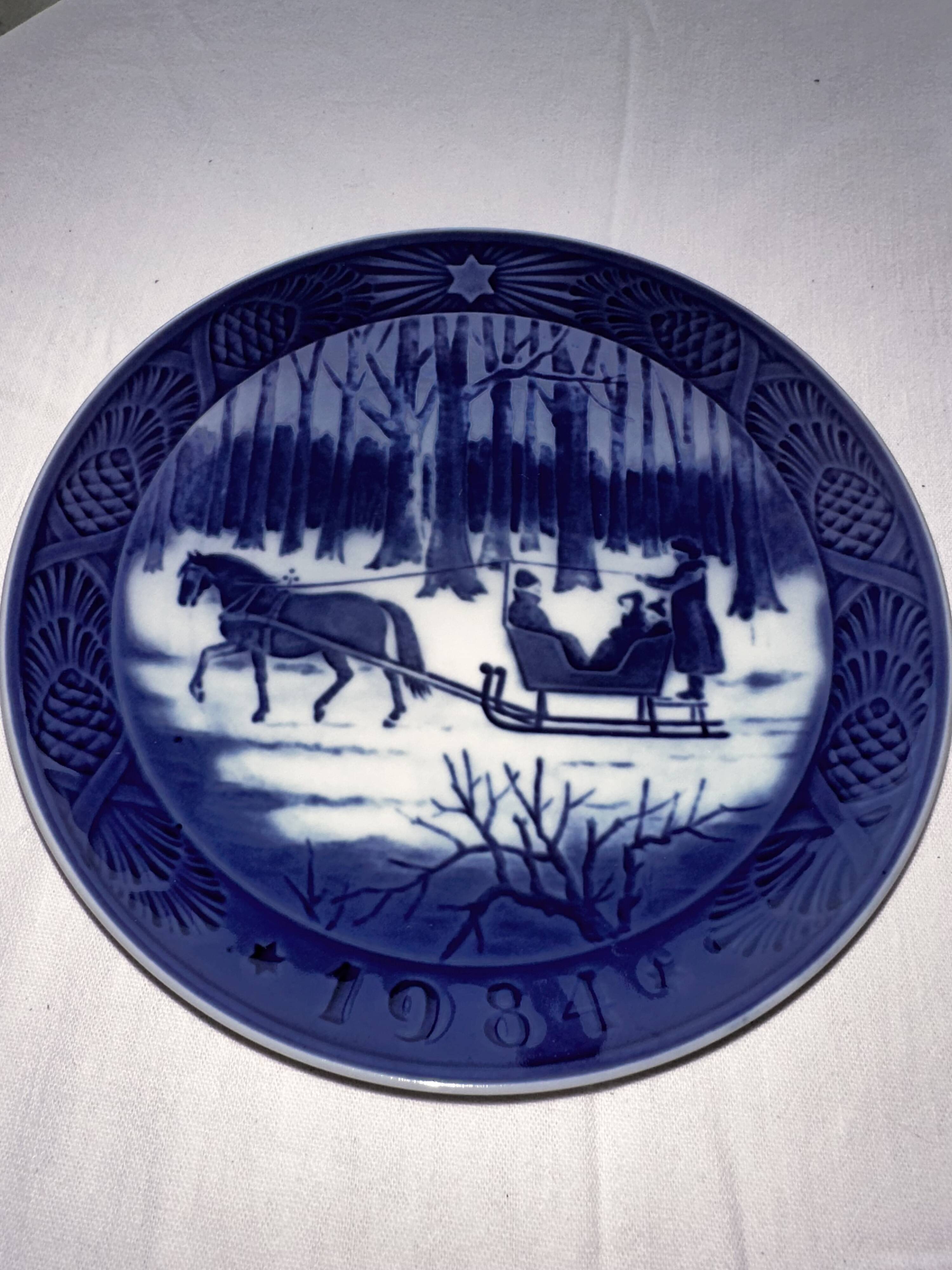 Christmas plate 1984, Royal Copenhagen porcelain