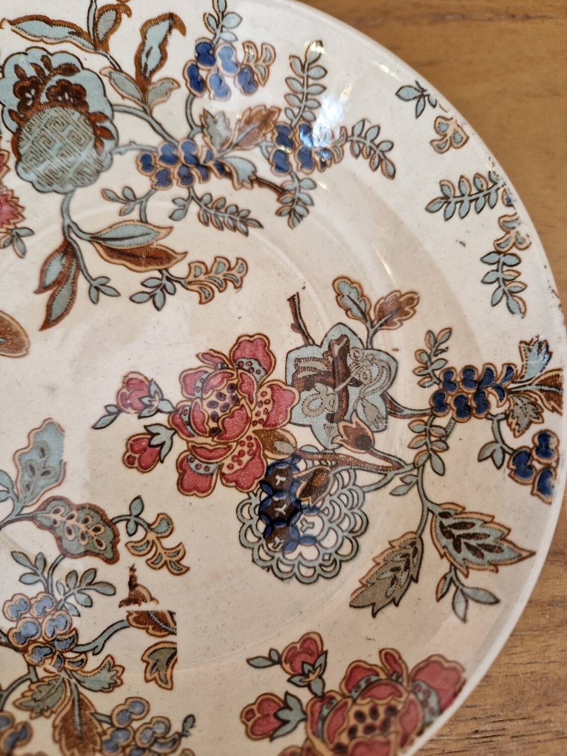 Sarreguemines, small dish, late 19th century.