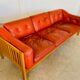 Canapé vintage suédois des années 70 en cuir cognac pour 3 personnes.