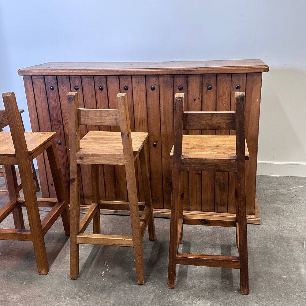 Rustic solid wood bar counter with 4 matching stools – wine rack & storage