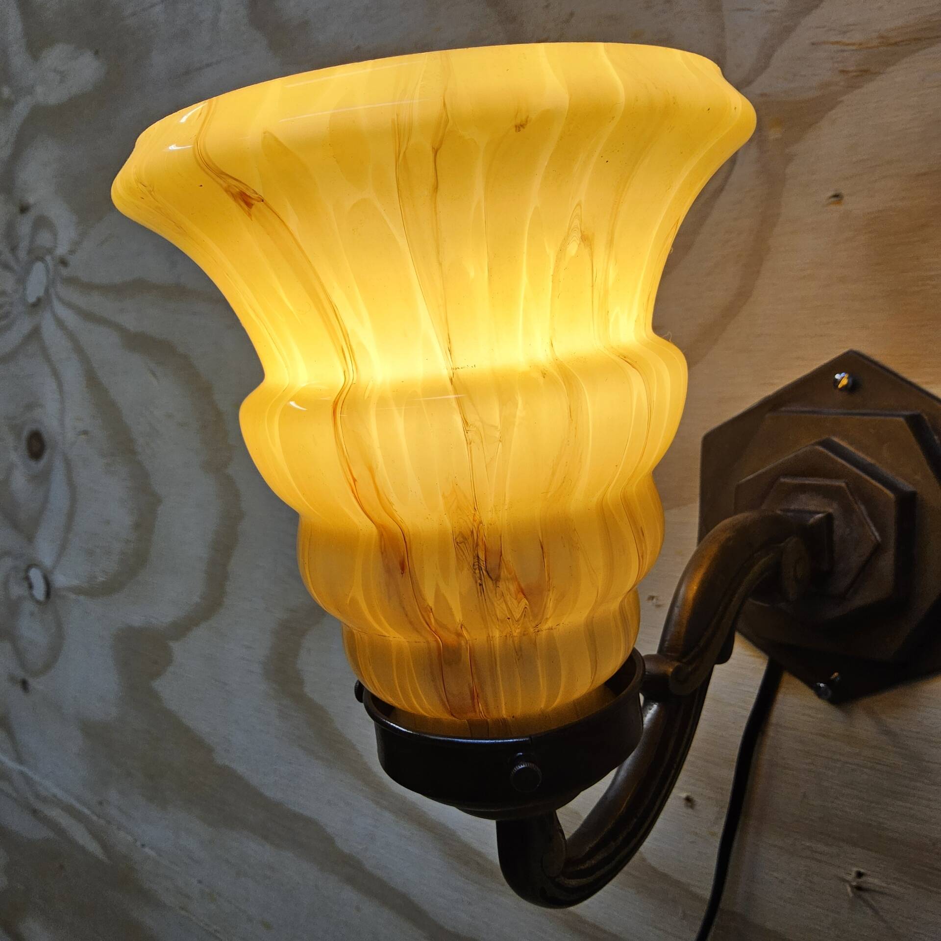 Lampe murale / lampe de nuit Art Déco antique (verre marbré)
