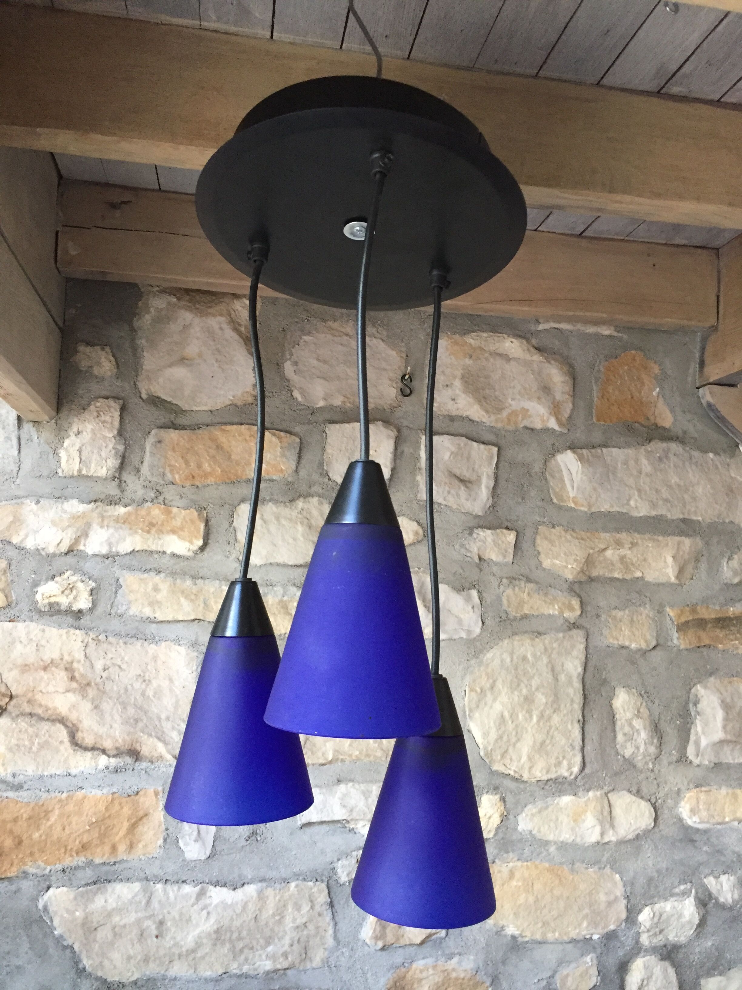 Suspension in frosted glass