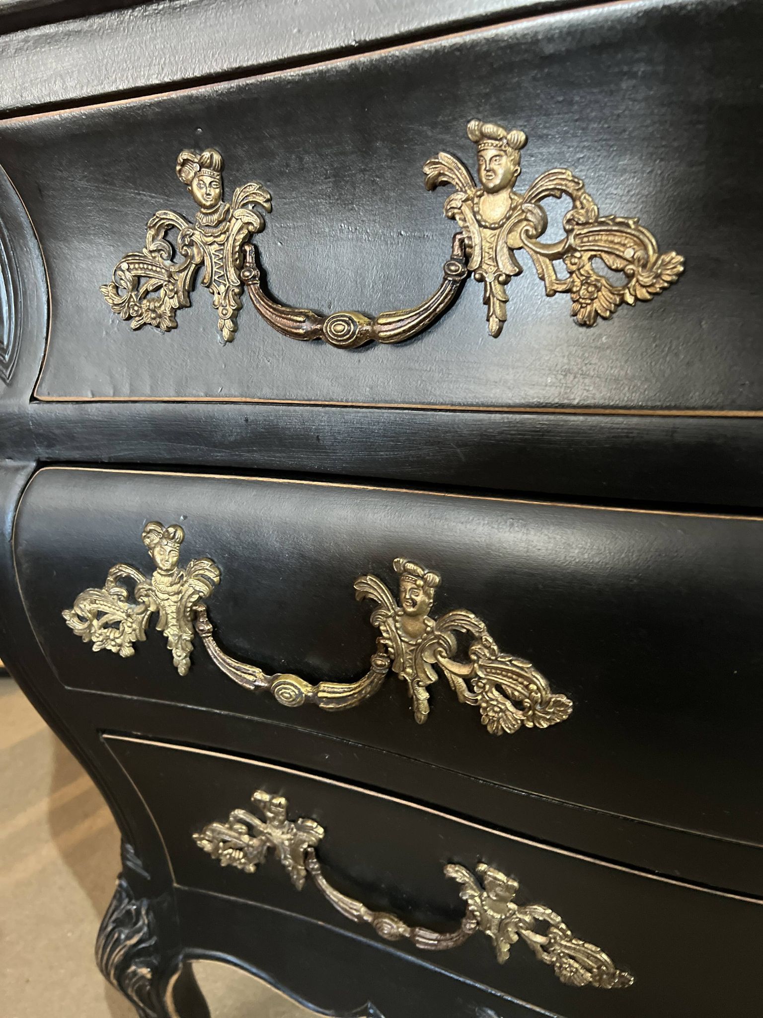 Curved chest of drawers, Louis XV style, Bordeaux type, lacquered in black