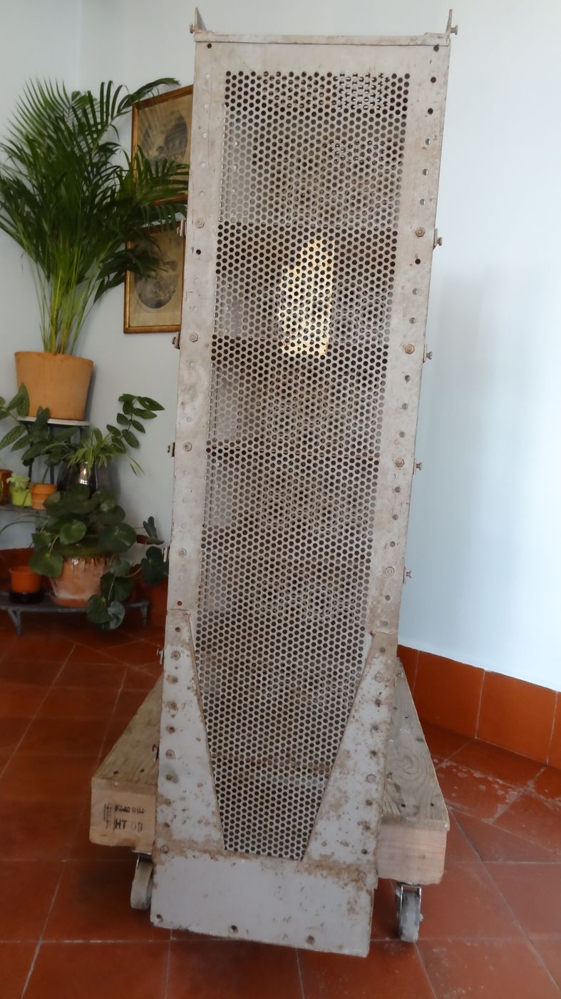 Casier de tri postaux en fer 104 x 122 cm