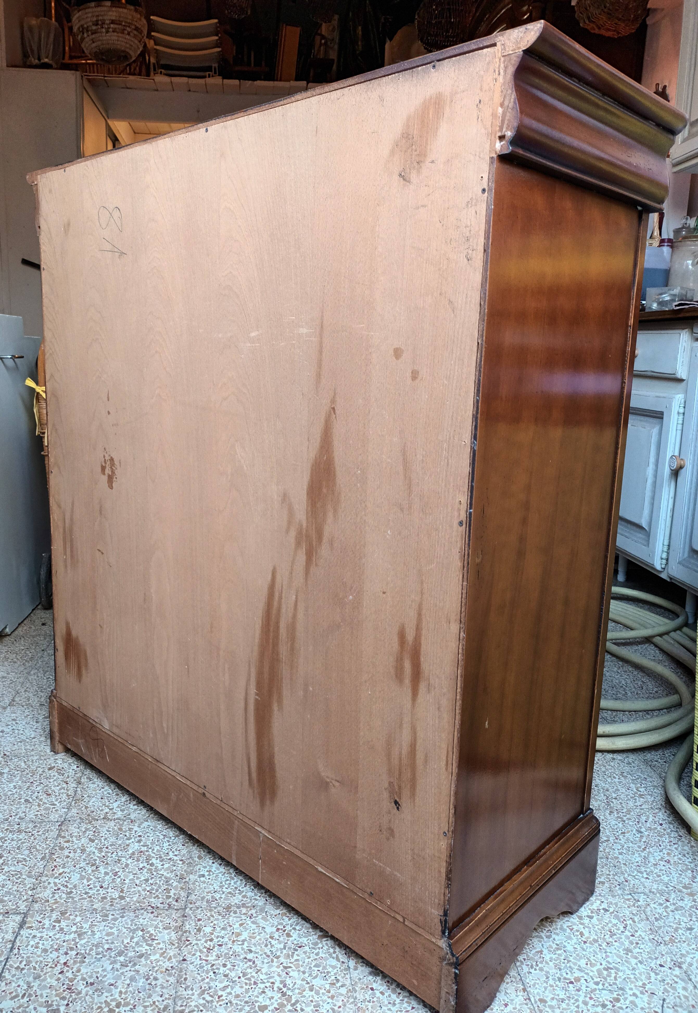 Small buffet with 2 doors