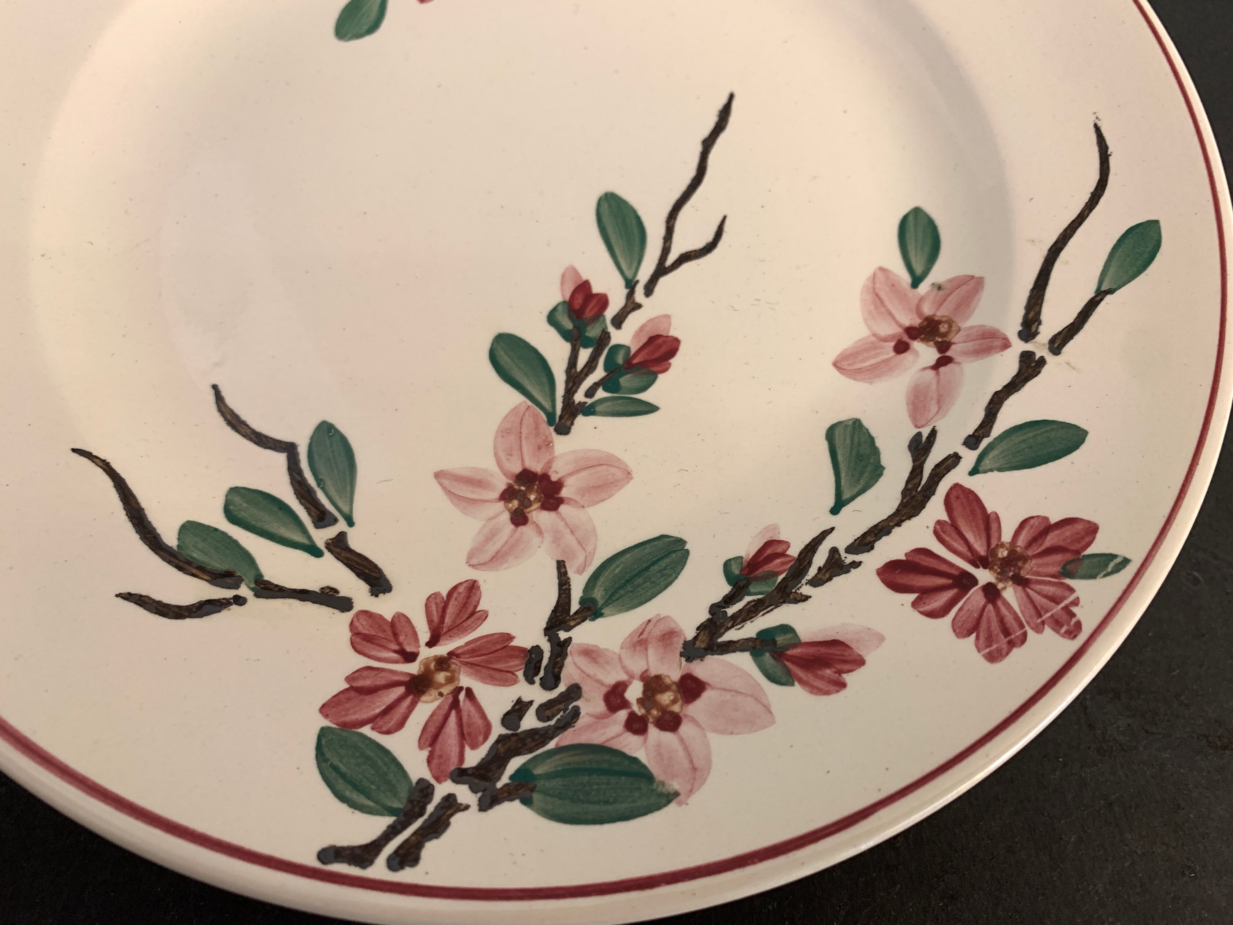 5 assiettes à dessert Digoin Sarreguemines, modèle Aigues Vives, 1940