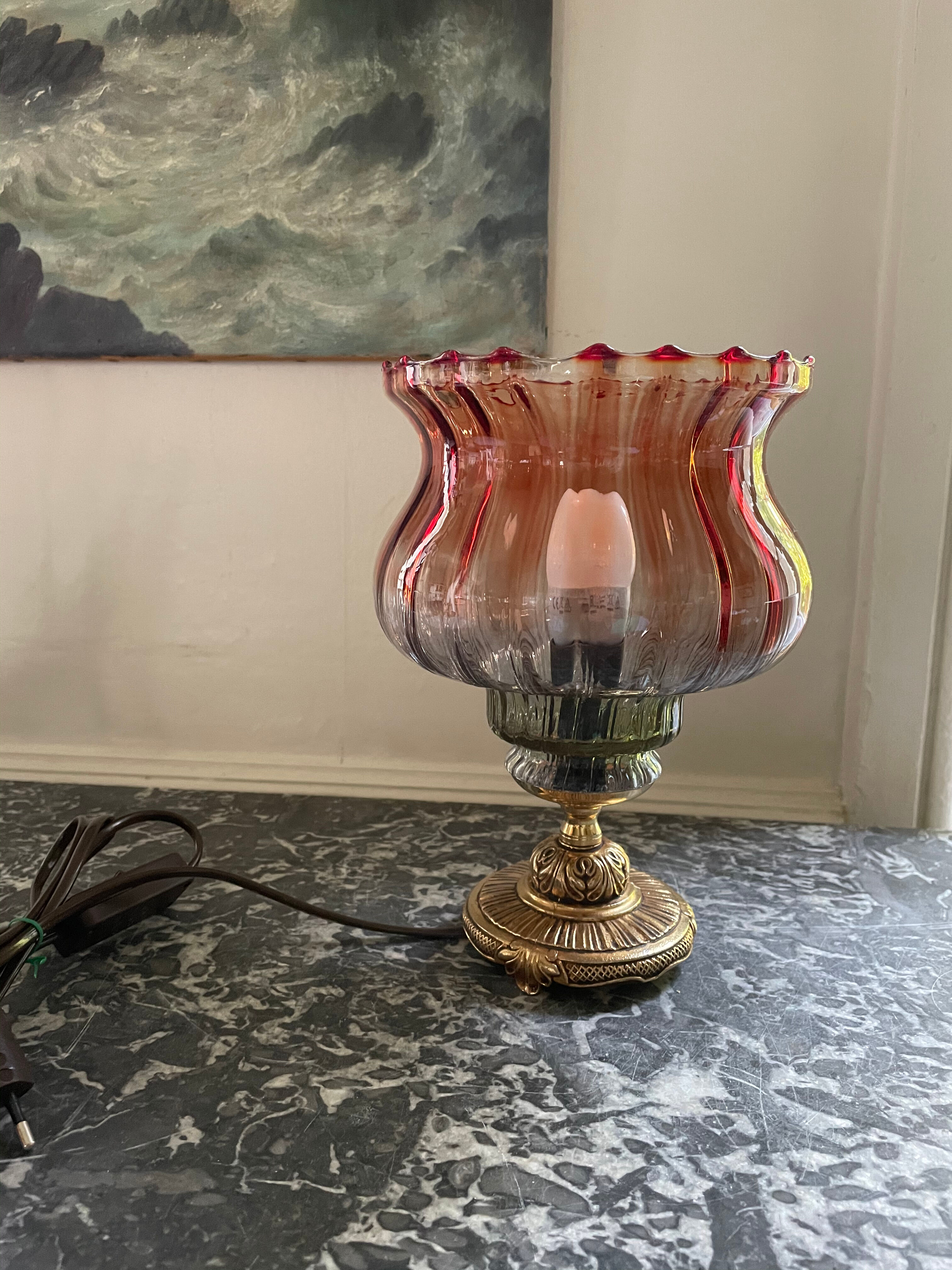 Brass foot tulip lamp