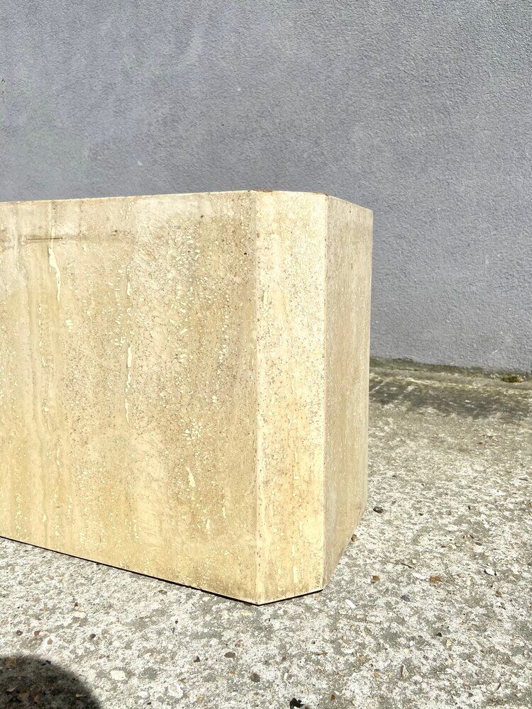 Low table in travertine and onyx 80'