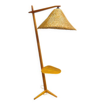 Lampadaire des années 60 avec abat-jour en rotin, Tchécoslovaquie.